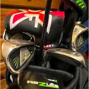 NEW MENS RIGHT HANDED GOLF SET MADE BY REZULTS TOUR X AND A ODYSSEY PUTTER